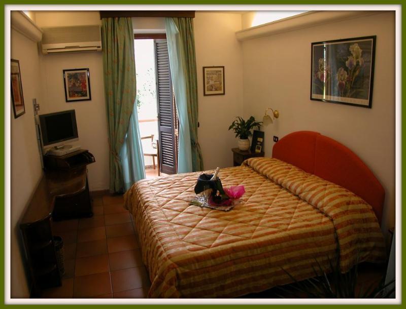Hotel Ristorante Da Carlos Santa Maria Giudice Eksteriør bilde